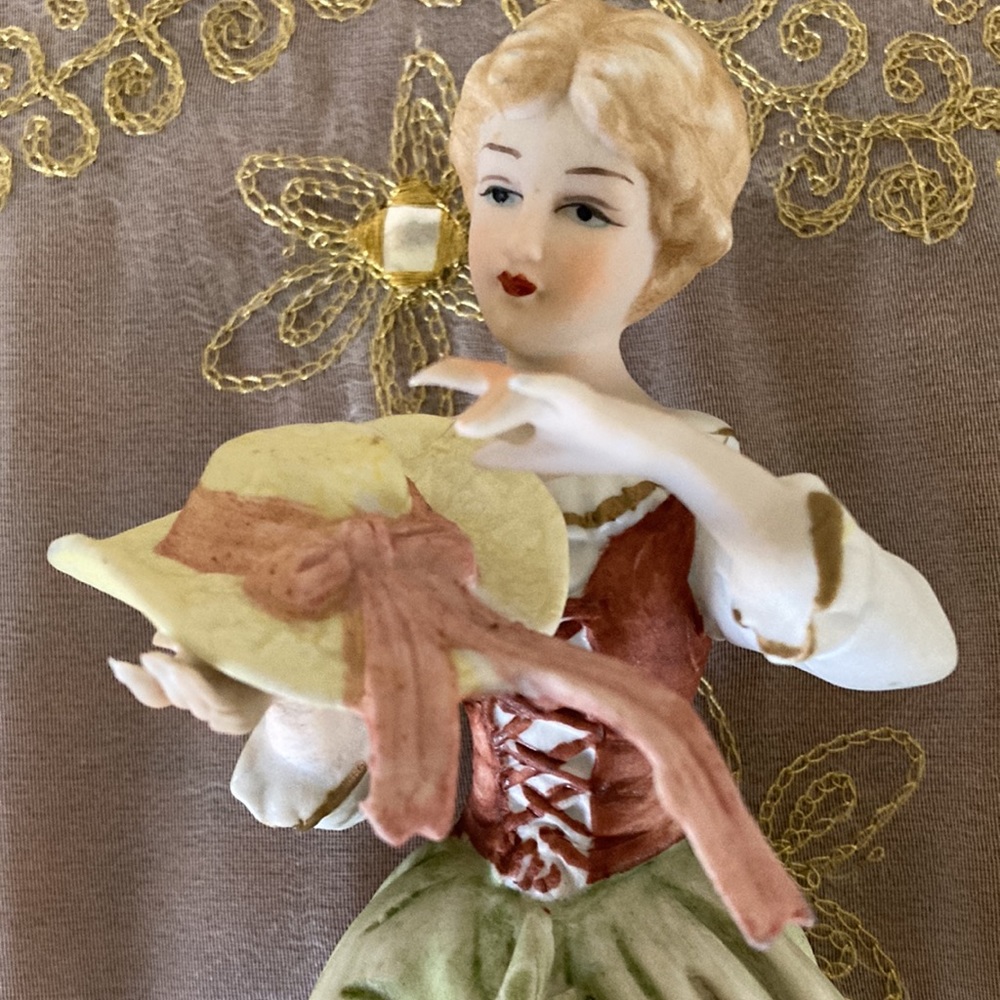Vintage Hand Painted Porcelain Bisque Lady Figurine - Picture 4 of 10